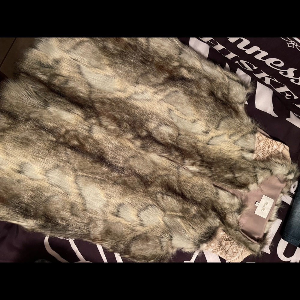 Miss me fur vest, large